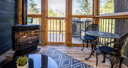 Off-Grid Getaway | Fireplace, BBQ & Patio