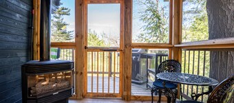 Off-Grid Getaway | Fireplace, BBQ & Patio