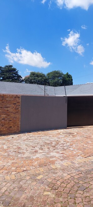 Property grounds - 10mins from OR Tambo international Airport. Enjoy your comfort place with joy. (Kempton Park)