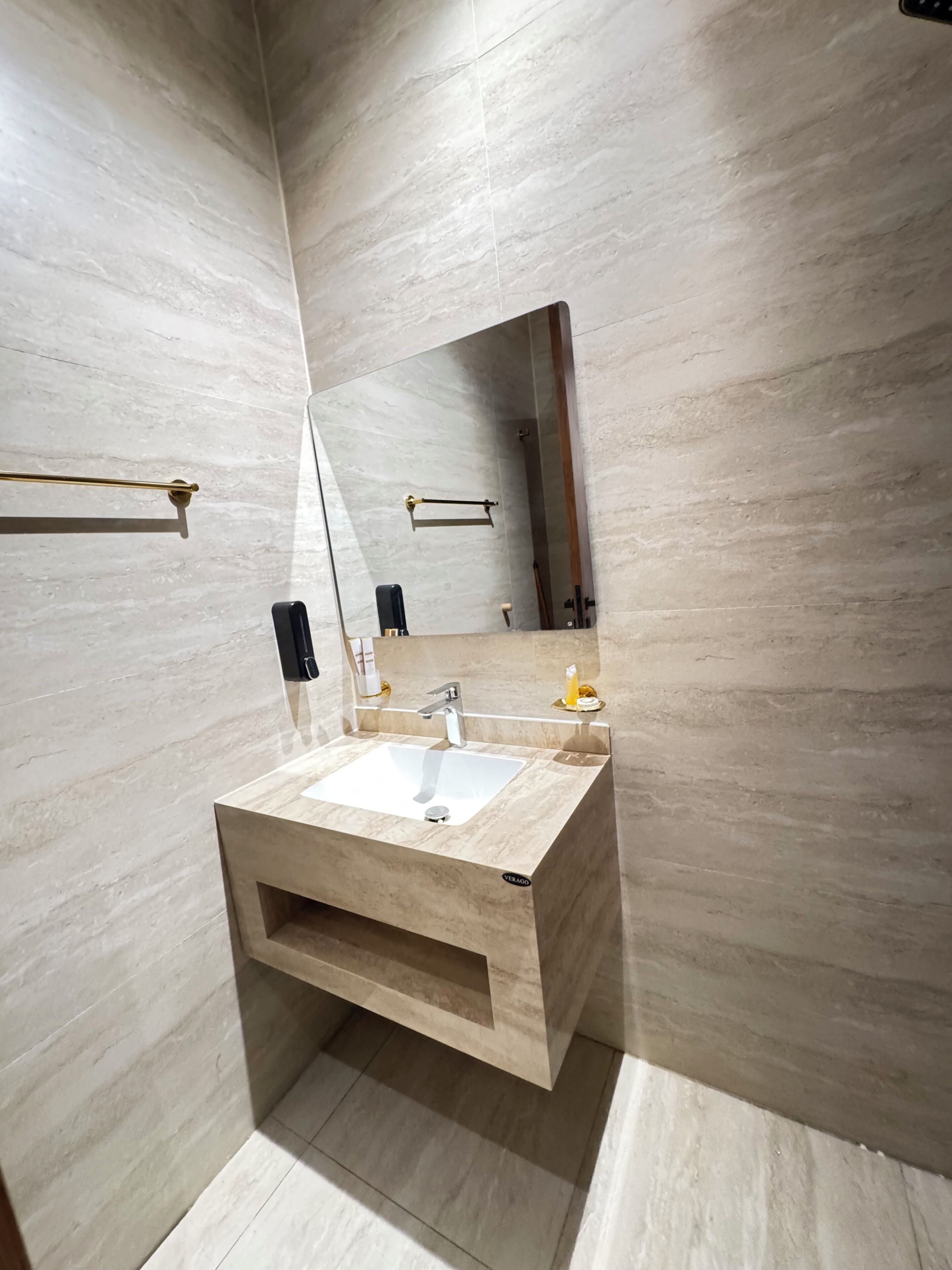 Standard Double or Twin Room, Balcony, City View | Bathroom