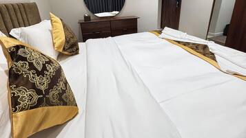 Chambre Standard Double ou avec lits jumeaux, balcon, vue ville | Coffres-forts dans les chambres, rideaux occultants, Wi-Fi gratuit
