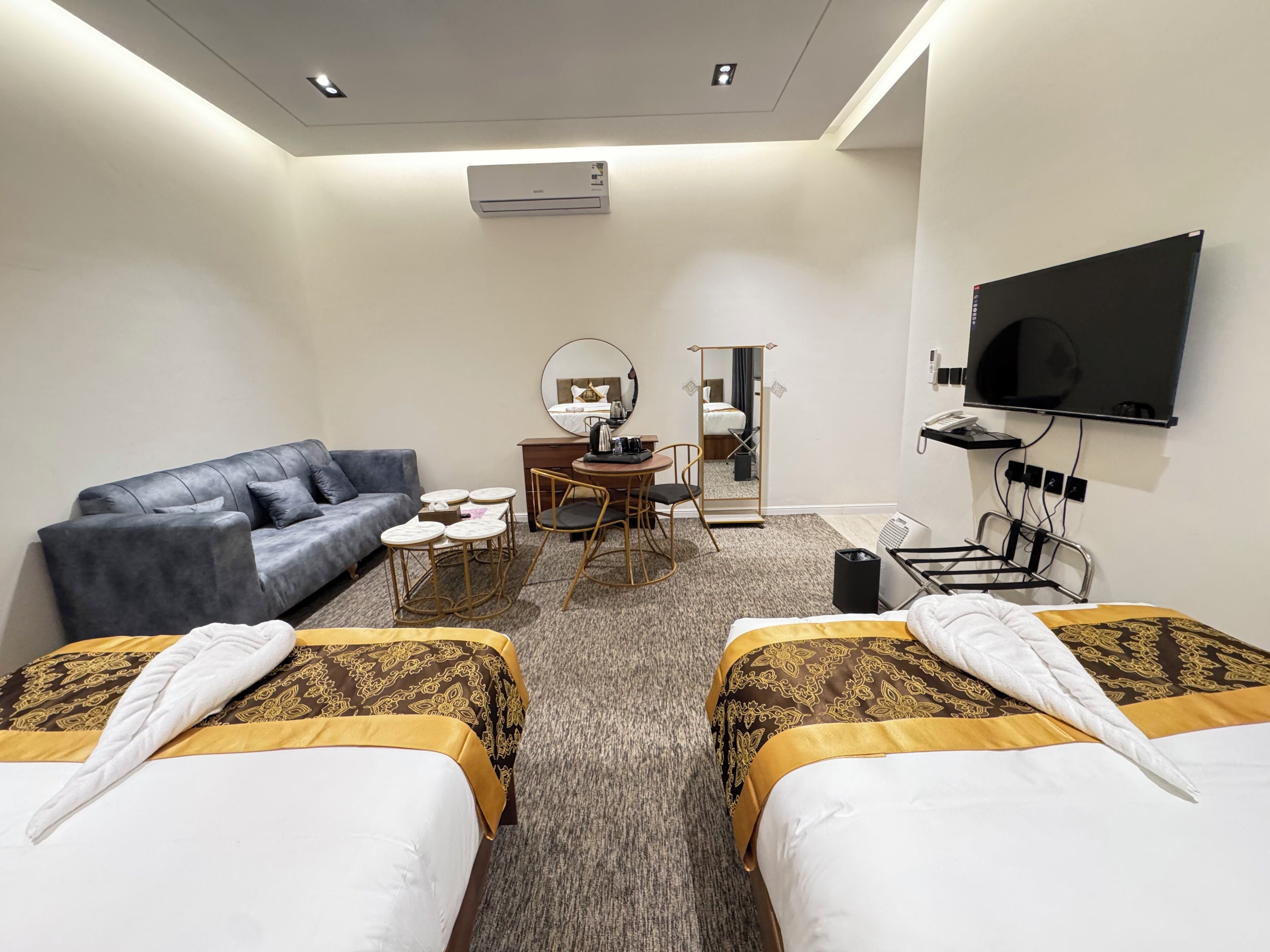 Kamar Double atau Twin Standar, balkon, pemandangan kota | Brankas, tirai kedap cahaya, dan Wi-Fi gratis