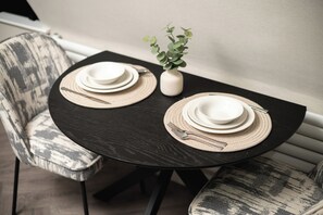 Deluxe Studio Suite | In-room dining - South Lane Apartments - City Centre (Edinburgh)