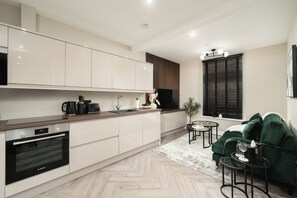 Private kitchen - South Lane Apartments - City Centre (Edinburgh)
