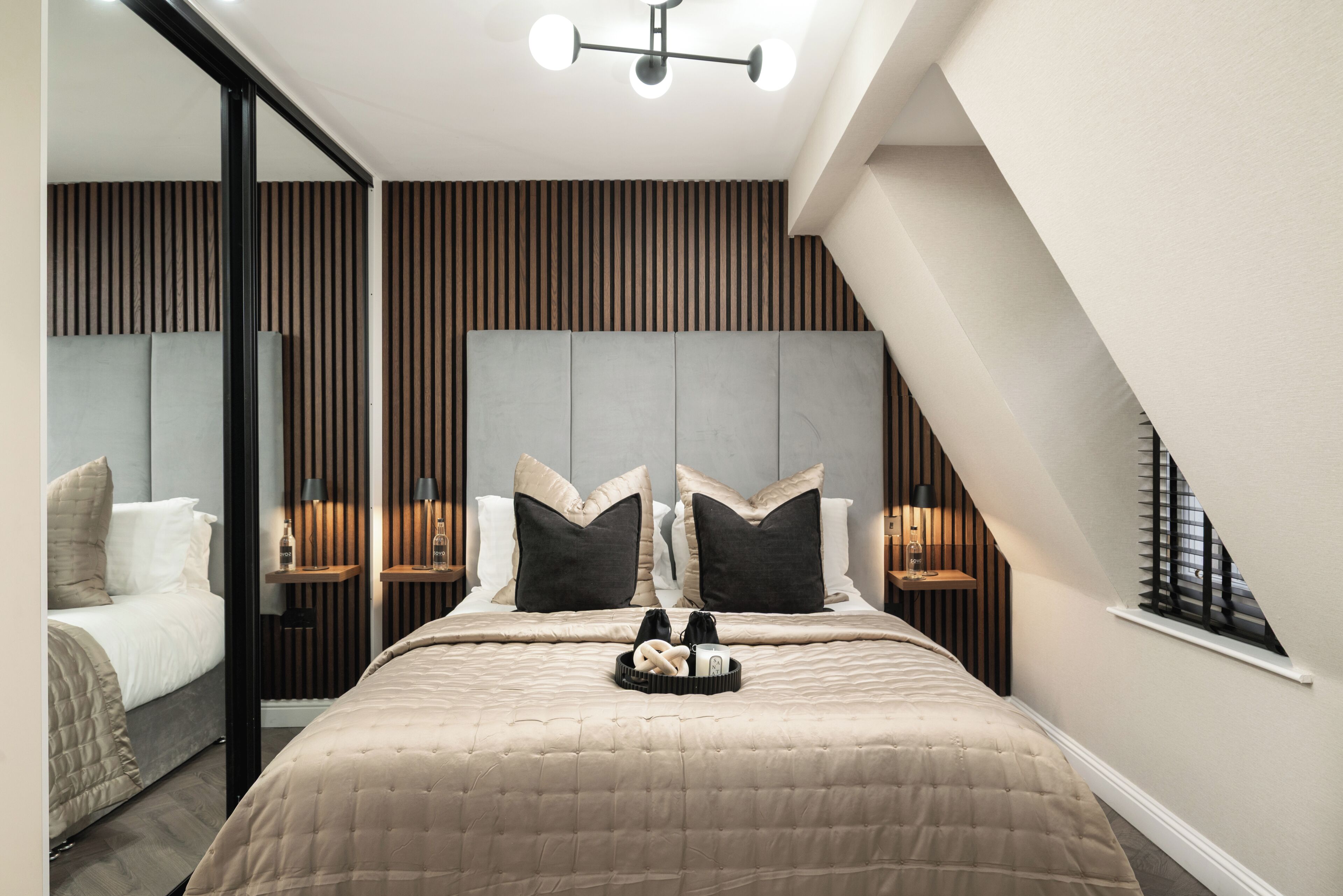 Deluxe studio suite | Donsdekens, Select Comfort-bedden, een laptopwerkplek