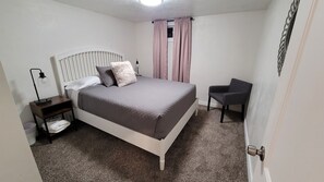 Room - Cozy Ogden Retreat • Large Yard • Waffles Too! (Ogden)