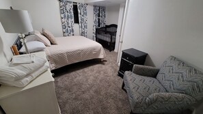 Room - Cozy Ogden Retreat • Large Yard • Waffles Too! (Ogden)