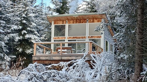 West Wayside Cabin within 15 minutes of the Homer Spit