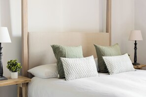 Iron/ironing board, free WiFi, bed sheets - Grade II Listed Townhouse | Garden | Parking - Pass the Keys (Stow-on-the-Wold)
