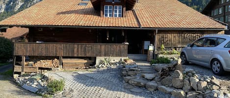 Chalé, 1 quarto, varanda, vista para o jardim | Estacionamento | Estacionamento limitado