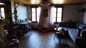 Chalet, 1 Bedroom, Patio, Garden View | Living room