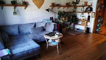 Chalet, 1 Bedroom, Patio, Garden View | Living room