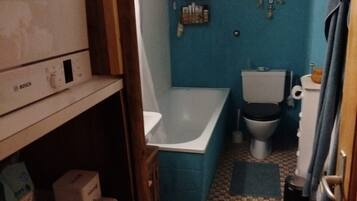 Chalet, 1 Bedroom, Patio, Garden View | Bathroom