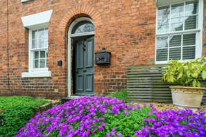 Exterior detail - Charming 2-Bed Townhouse with Parking, Near Centre - Pass the Keys (Shrewsbury)