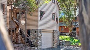 Exterior - Granite Peaks 4 - Tranquil Two-Storey Retreat in Woodridge (Thredbo)