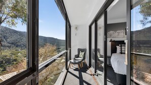 Free WiFi, bed sheets - Tyrola 11 - Boutique Alpine Living with Stunning Mountain Views (Thredbo)