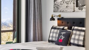 Free WiFi, bed sheets - Tyrola 11 - Boutique Alpine Living with Stunning Mountain Views (Thredbo)