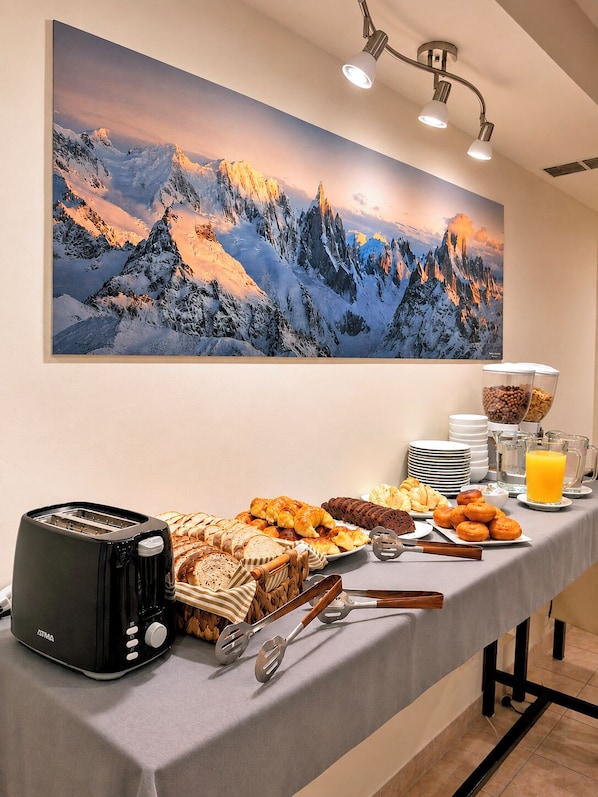 Free daily continental breakfast