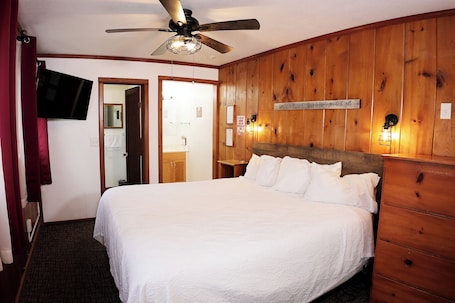 1 bedroom, free WiFi. The Columbia Room: Exclusive King Suite – Our Most Popular Hidden Gem!