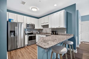 Private kitchen - Hidden Lake 622 – Coastal Luxury Condo with Community Pool (Santa Rosa Beach)