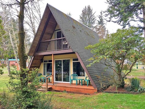 The Little Cabin in the Woods — Private A‑Frame Chalet, 2BR+Loft, Sleeps 8