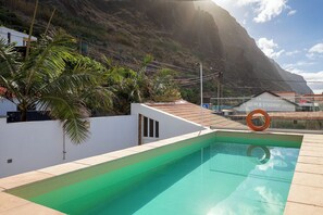Pool - Charming Villa with Pool and 3 Suites (Paúl do Mar)