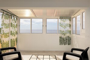 Interior - Charming Villa with Pool and 3 Suites (Paúl do Mar)