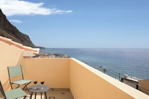Property grounds - Charming Villa with Pool and 3 Suites (Paúl do Mar)