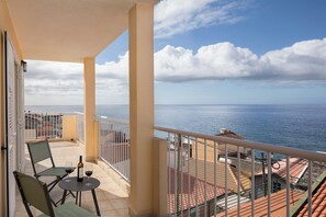 Property grounds - Charming Villa with Pool and 3 Suites (Paúl do Mar)