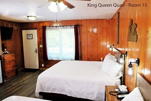 Room - King + Queen Woods Retreat: Spacious Rustic Rooms for Families & Groups! (Florence)