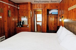 Room - King Economy: Retro 60s Charm, Cozy King Bed & Best Value! (Florence)