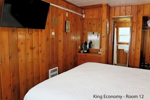 Room - King Economy: Retro 60s Charm, Cozy King Bed & Best Value! (Florence)
