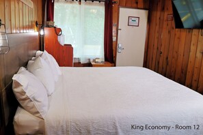 Room - King Economy: Retro 60s Charm, Cozy King Bed & Best Value! (Florence)