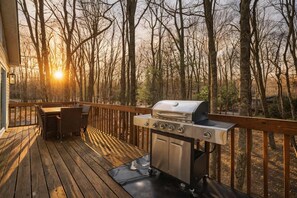 Outdoor dining - Beach + Lake Access | AC, Game Room, Fire Pit (Albrightsville)