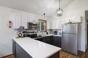 Fridge, microwave, oven, stovetop - Beach + Lake Access | AC, Game Room, Fire Pit (Albrightsville)