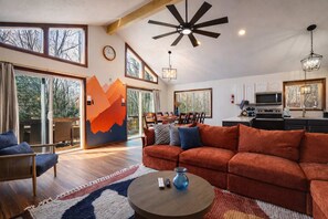 TV, video games, table football, offices - Beach + Lake Access | AC, Game Room, Fire Pit (Albrightsville)
