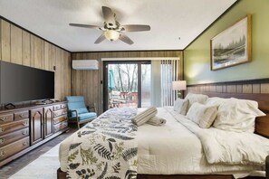 Desk, iron/ironing board, travel cot, WiFi - Poconos Mid-Mod Escape | Hot Tub & Game Room (Albrightsville)