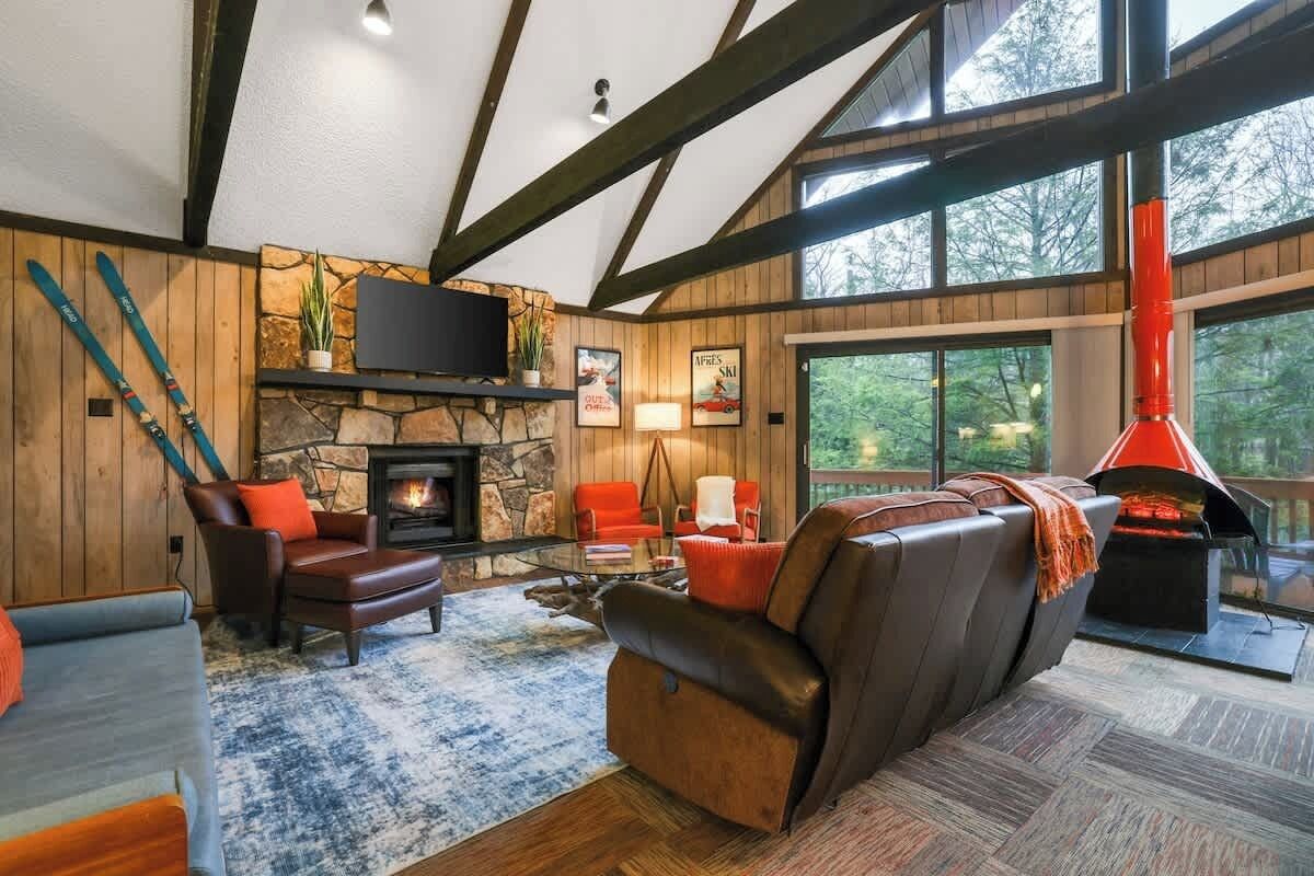 Poconos Mid-mod Escape | Hot Tub & Game Room - Jim Thorpe, PA