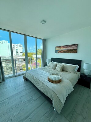 Unclassified image, 5 of 13, button