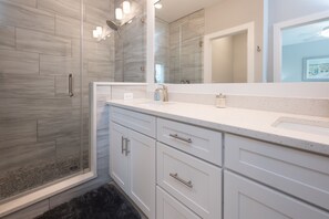 Shower, towels - Stylish Family 30A Getaway w/ Golf Cart & Pool (Inlet Beach)