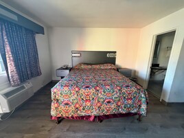 Deluxe Room | Desk, laptop workspace, iron/ironing board, free WiFi