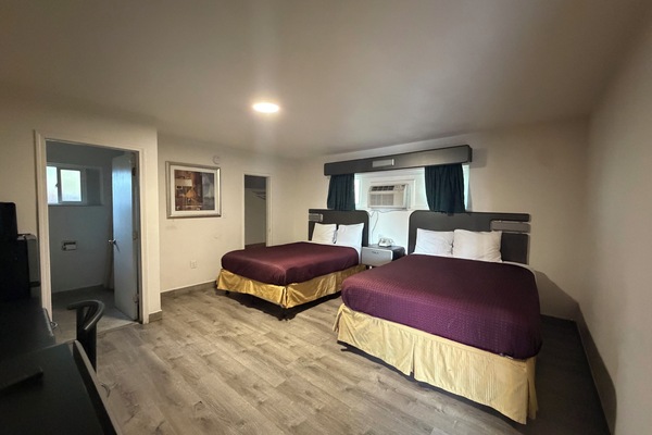 Comfort Double or Twin Room, 2 Queen Beds | Desk, laptop workspace, iron/ironing board (on request), WiFi (free)