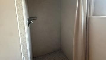 Chambre Simple Confort, non-fumeur, salle de bains privée | Salle de bain