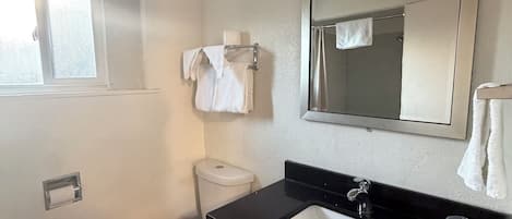 Comfort Single Room, Non Smoking, Private Bathroom | Bathroom | Shower, towels, soap, shampoo