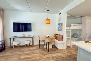 Dining - Tropical Vibes at SPI - By GISO Vacation Rentals (South Padre Island)