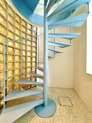 Interior - 2 bedrooms - baby crib & furnished terrace in Brussels (Brussels)
