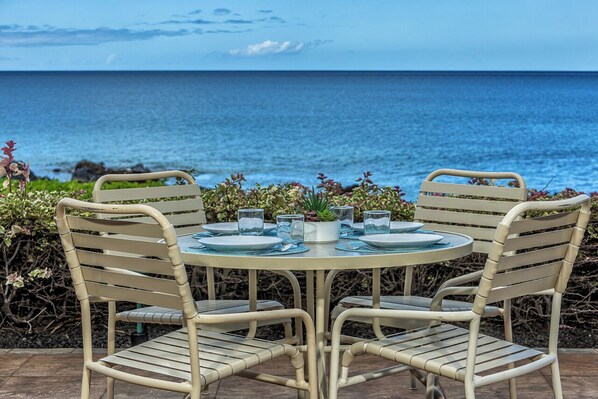 Outdoor dining - Punahoa 102-Oceanfront Condo at The Cove, Kihei | Walk to Surf, Dining & Shops (Kihei)