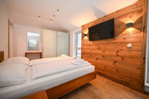 Iron/ironing board, free WiFi, bed sheets - Penthouse Glacier View 10.5, balcony, elevator (Kaprun)