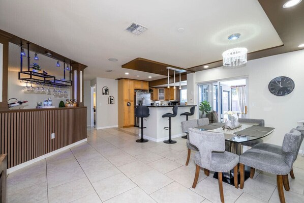 Dining - Sunny Escape Near Universal | 3BR Pool Home (Orlando)