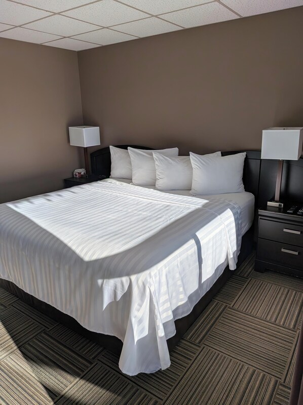 Room, 1 King Bed, Ground Floor - Beaver Motel (Wawa)